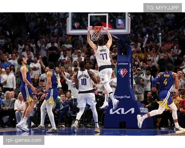 琼斯达拉斯惊世扣篮引爆全场，精彩瞬间成焦点