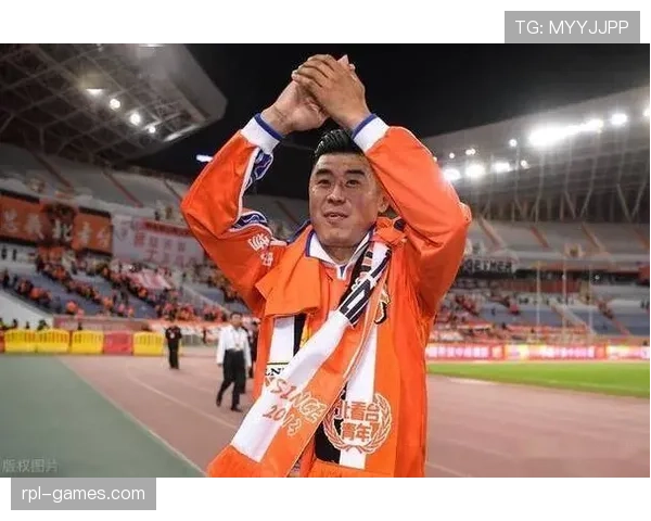 山东泰山中场核心新赛季备受期待，带队再攀高峰引发关注