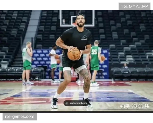 怀特挡拆为塔图姆制造空位，比上季更稳提升外线效率