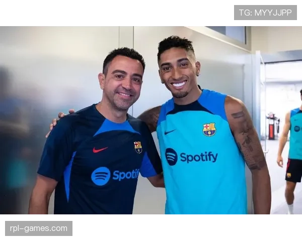 拉菲尼亚训练完顺手给队友点了300欧的下午茶